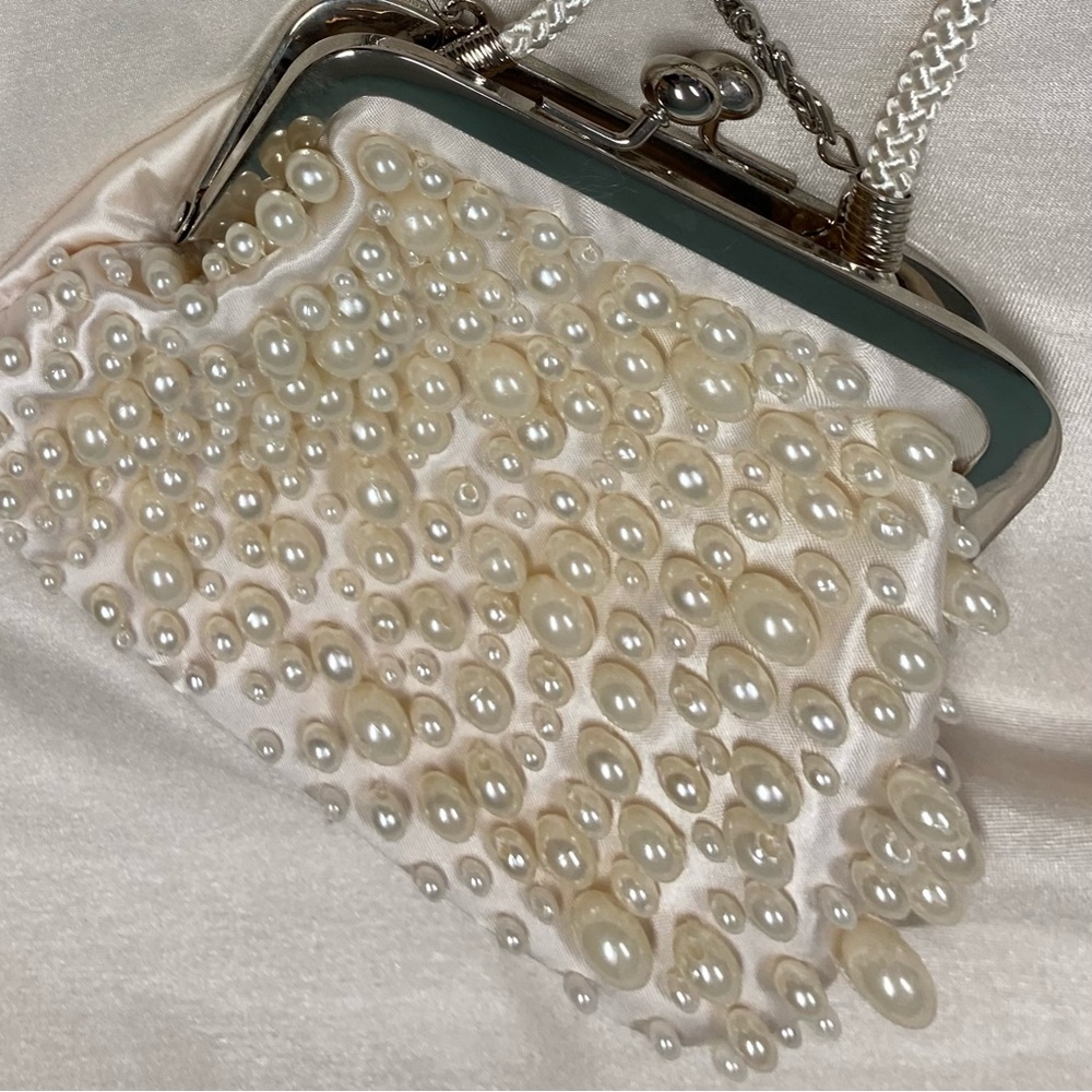 NWOT Vintage off white evening clutch/purse; bridal or flower girl; silver frame
